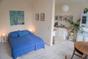 Bügeleisen/Bügelbrett, Internetzugang, Bettwäsche