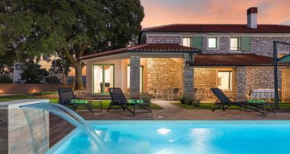 Amazing home in Sajini