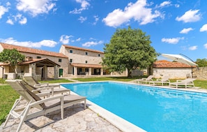 A heated pool - Awesome home in Bicici with sauna (Bicici)