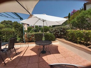 Outdoor dining - Swimming pool and private garden with full internet access (La Môle)