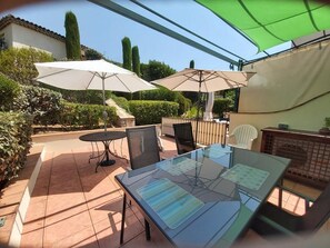 屋外ダイニングエリア