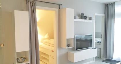 Komfortable, moderne, kompl. renovierte Ferienwohnung mit Balkon,WLAN verfügbar