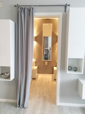 2 Schlafzimmer, Schreibtisch, Reisekinderbett, kostenloses WLAN