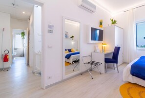 3 habitaciones, escritorio, tabla de planchar con plancha y wifi 