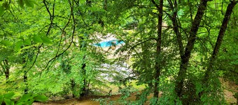 2-bedroom gîte for 5 to 7 people in Sarlat. Heated swimming pool. Free WIFI.