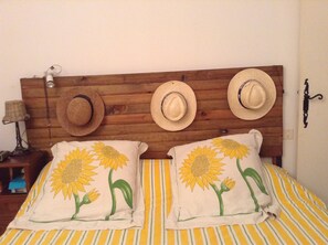 3 bedrooms, iron/ironing board, bed sheets