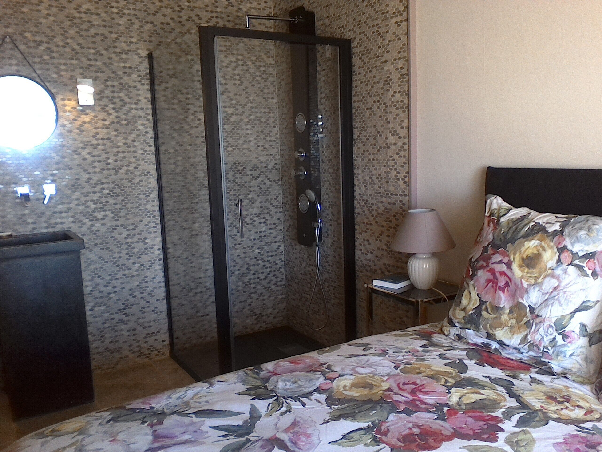 1 chambre, fer et planche à repasser, lit parapluie, Wi-Fi