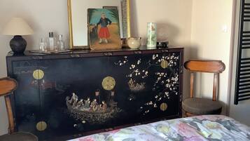 1 slaapkamer, een strijkplank/strijkijzer, reisbedje, wifi