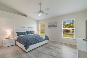 4 bedrooms, desk, iron/ironing board, free WiFi