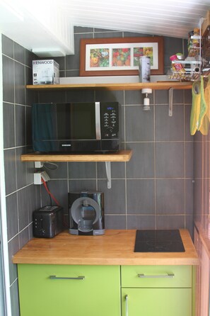 Fridge, microwave, stovetop, coffee/tea maker - CHARMING STUDIO THE ALIZES THE MOLD (LE MOULE)