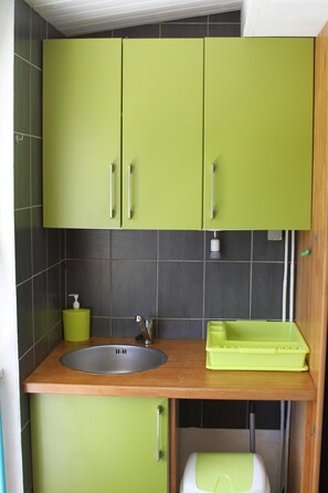 Fridge, microwave, stovetop, coffee/tea maker - CHARMING STUDIO THE ALIZES THE MOLD (LE MOULE)