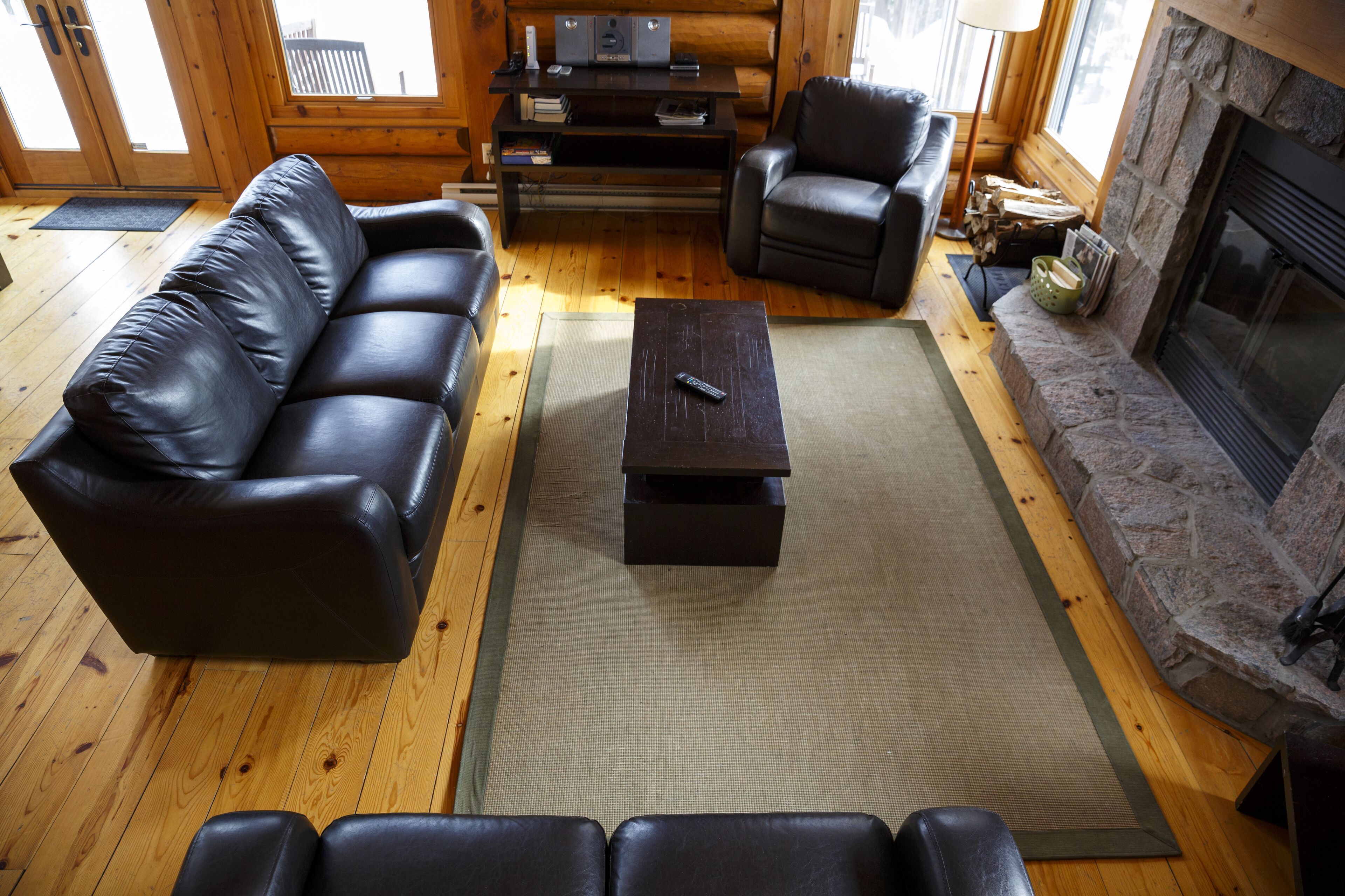 Cozy 8 person Log Cabin in Mont Tremblant w/hot tub, sauna & indoor fireplace