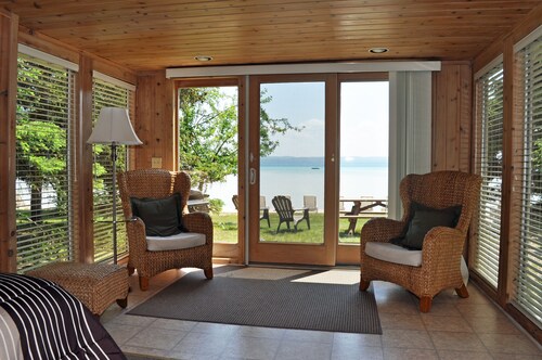 Peaceful Lakeside Villa On Big Glen Lake. Gorgeous Views!