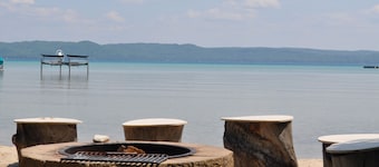 Peaceful Lakeside Villa On Big Glen Lake. Gorgeous Views!