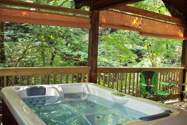 Outdoor spa tub