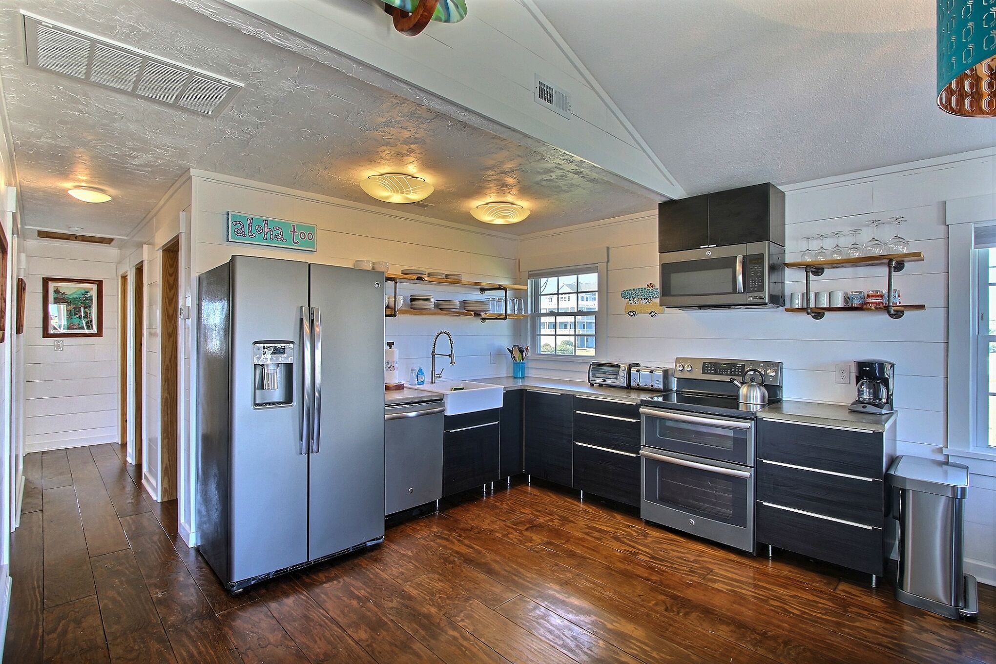 Semi Oceanfront Lot, 3rd house back, 2 king beds & bunk bed, Ocean & Sound Views