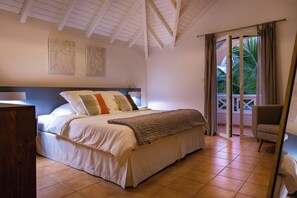 3 chambres, coffres-forts dans les chambres, bureau