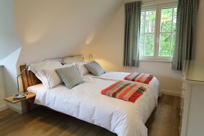 3 عدّة غرف نوم ومكتب ومكواة/لوح كي وواي فاي