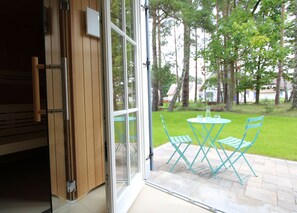 تناول الطعام بالخارج