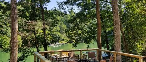 تناول الطعام بالخارج