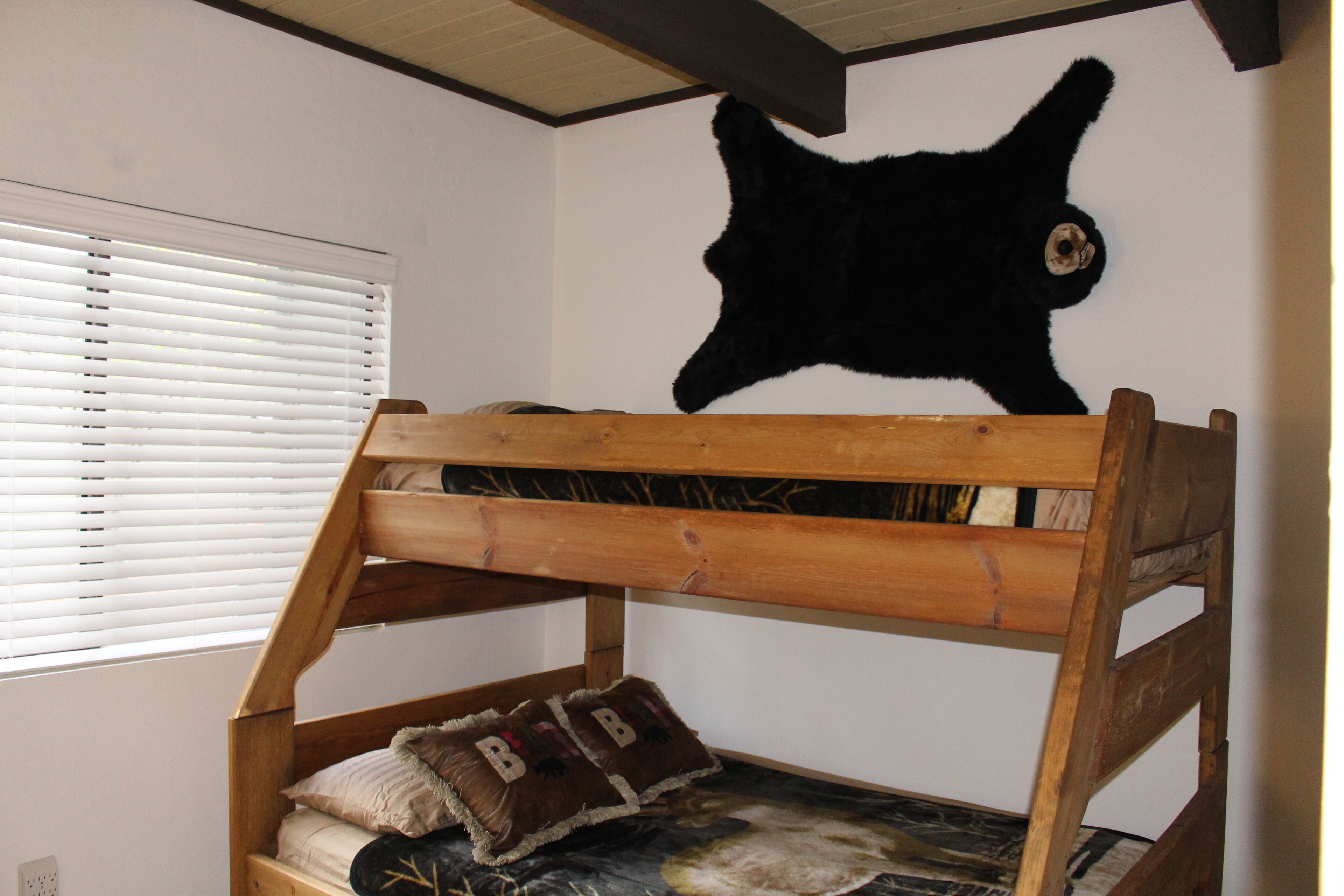 Great Location Beautiful 3 BR 2 Bath Retreat in Pinetop AZ.