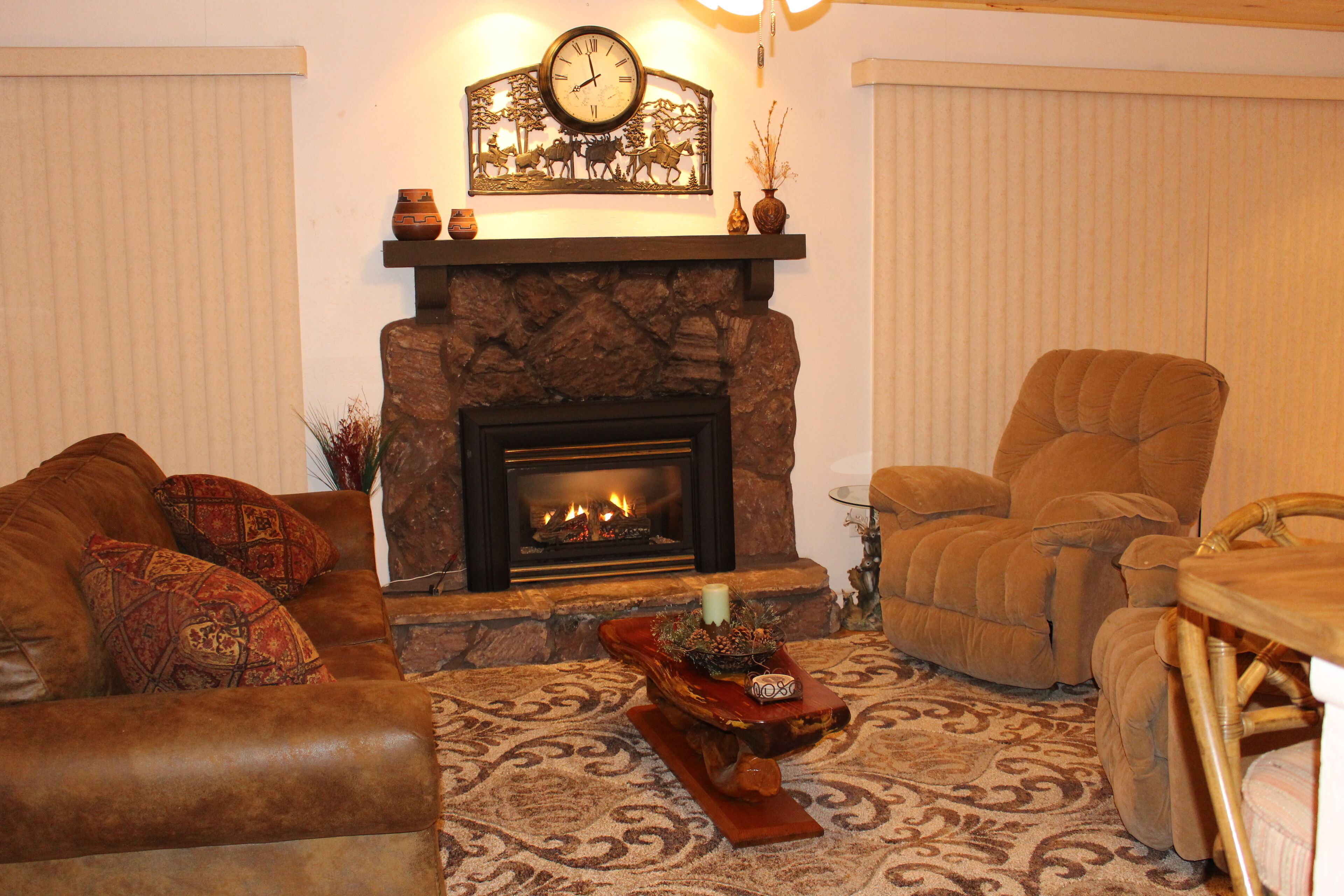 Great Location Beautiful 3 BR 2 Bath Retreat in Pinetop AZ.