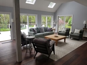 Smart-TV, Kamin, Videospiele, DVD-Player