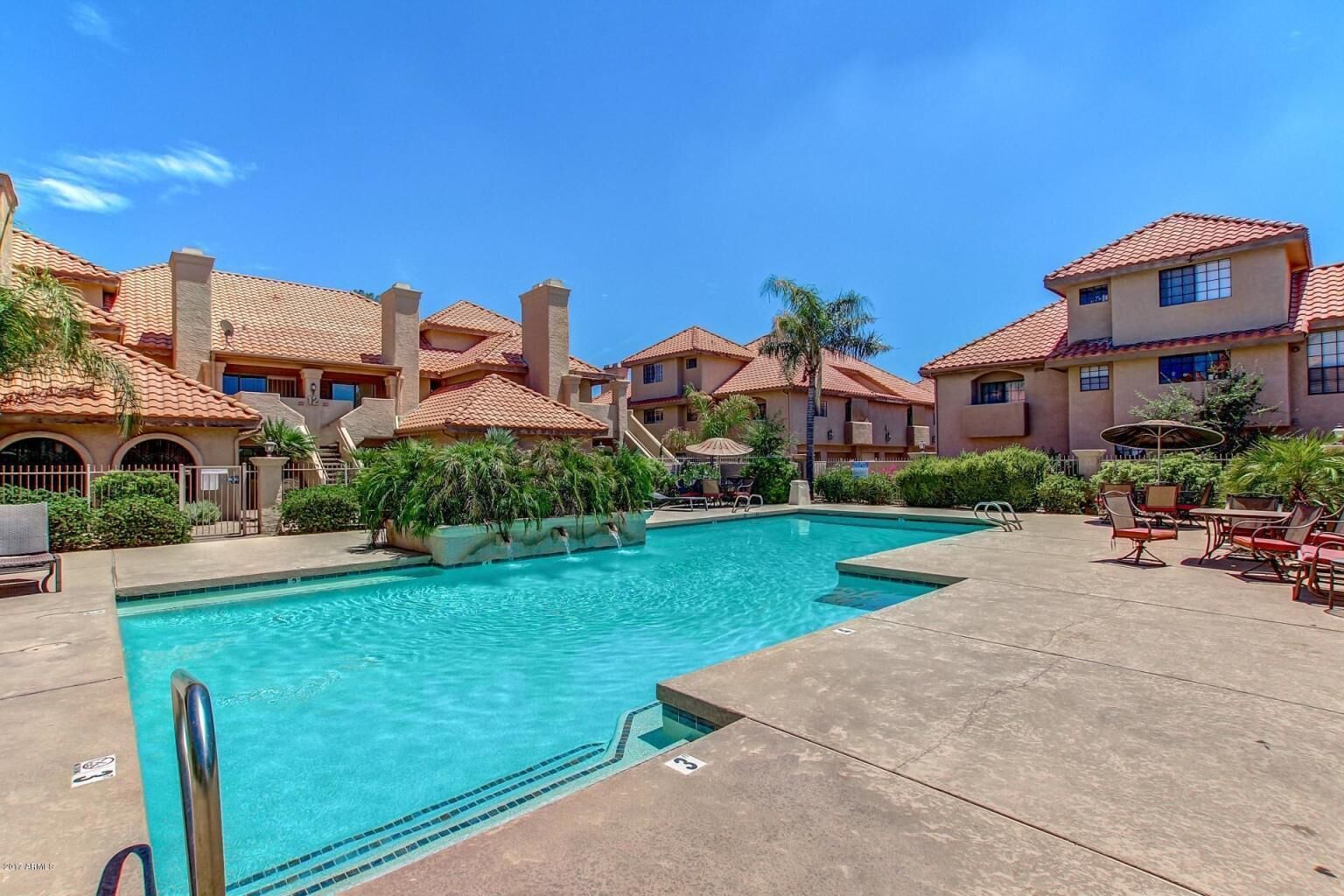 On greenbelt, 2 Big Beds, 2 bathrooms, Garage, Fireplace, Heated Pool