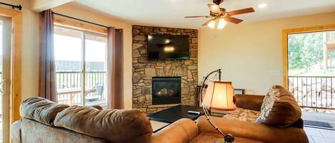 Smart TV, fireplace, DVD player