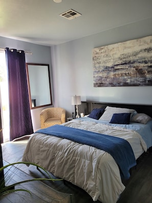 3 bedrooms, desk, iron/ironing board, WiFi - Festival house with Pool just blocks away from Coachella Fest and Stagecoach (Coachella)