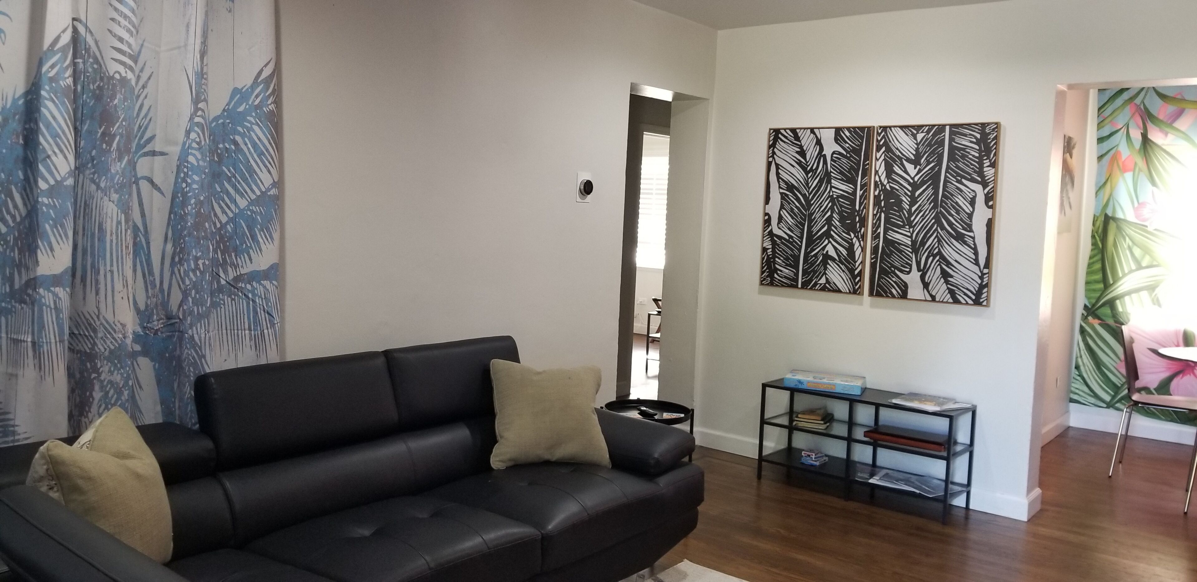 The Bungalow - 2 Bedroom Home Close to Everything