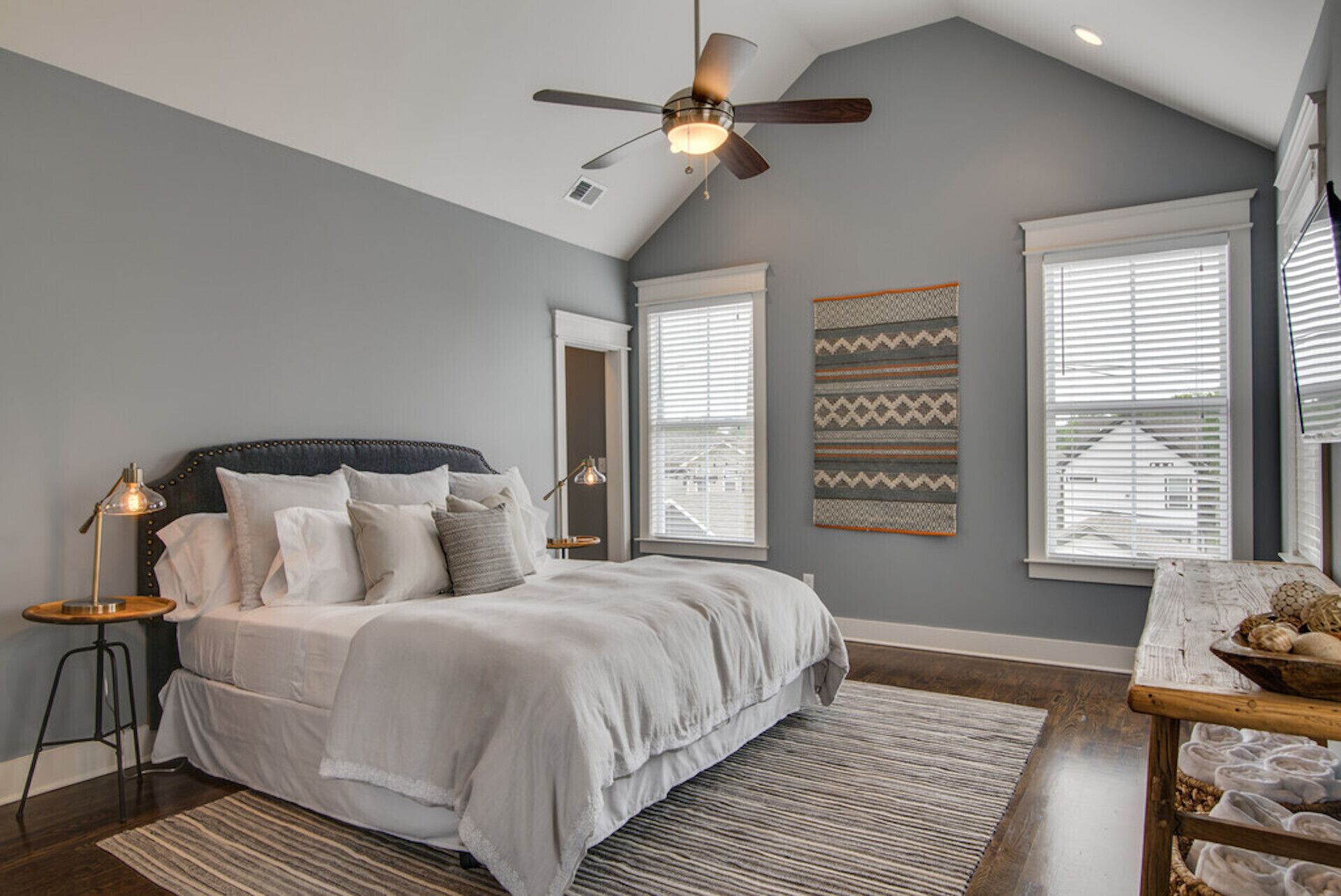 Nations Dream Home - Walk to food & drink! 10 mins from BRDWY! Family friendly! 