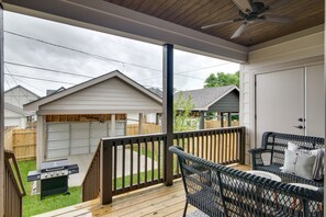 Terrace/patio - Nations Dream Home - Walk to food & drink! 10 mins from BRDWY! Family friendly!  (Nashville)
