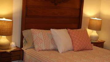 3 bedrooms, desk, iron/ironing board, travel crib