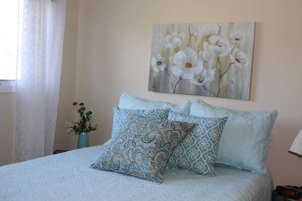 3 bedrooms, desk, iron/ironing board, travel cot