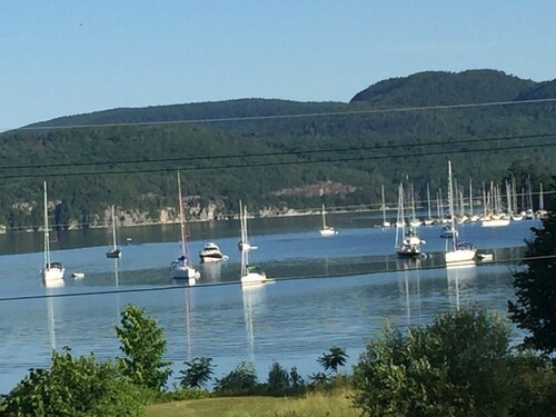 Caron Hideaway - Lakefront House