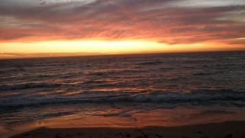 Plage, chaises longues