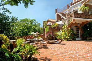 تناول الطعام بالخارج