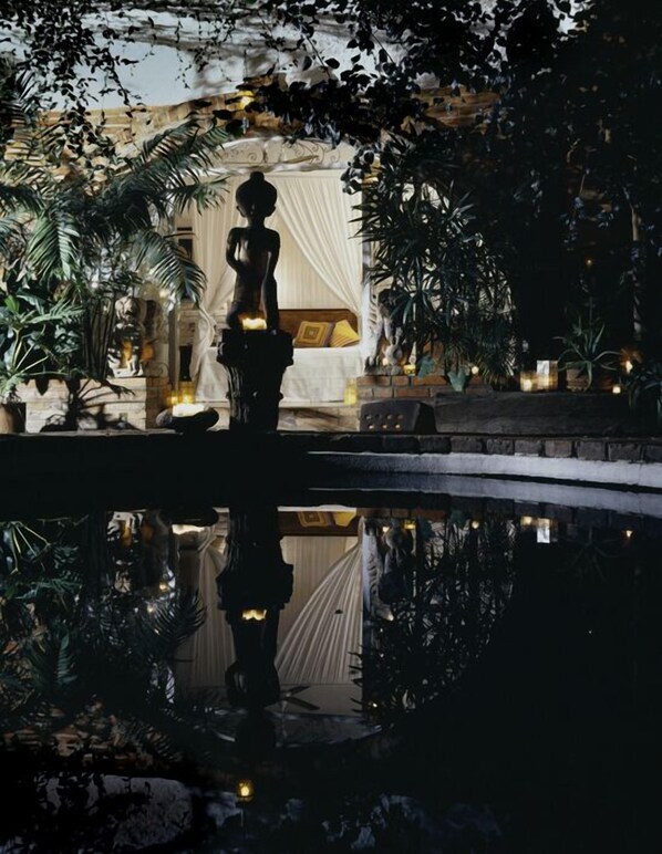 حمّام سباحة خارجي، حمّام سباحة مُدفَّأ