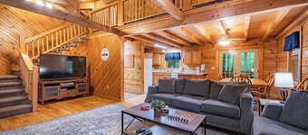 Insignificant Cabin: Spacious 5BR, 3.5BA Retreat with Hot Tub