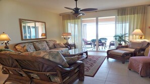 Smart-TV, DVD-Player, Bücher, Videothek