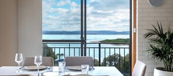 Granite Beach House - Camino e vista sull'oceano