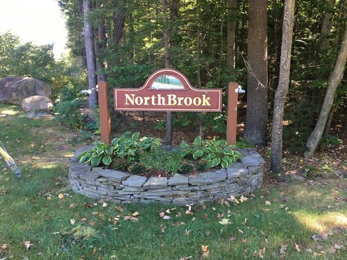 Updated Spacious Condo in the heart of North Conway with in room AC units
