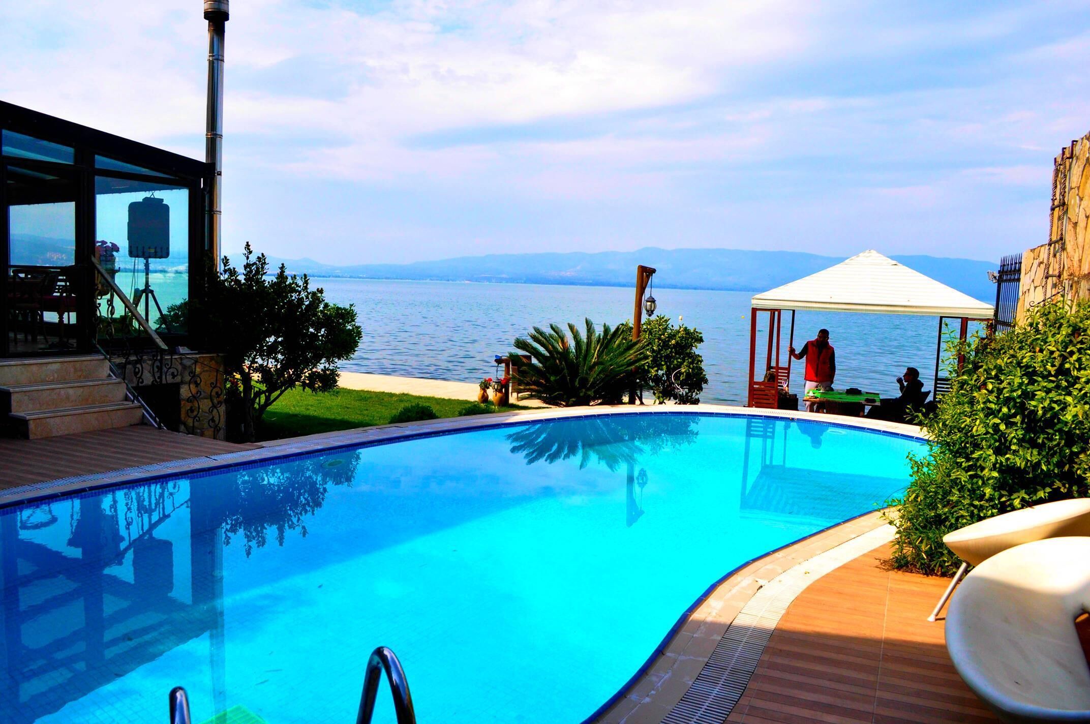 Villa Lake Paradise - Large Villa Lakeshore