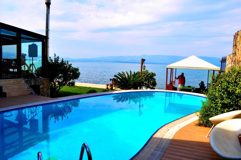 Villa Lake Paradise - Large Villa Lakeshore