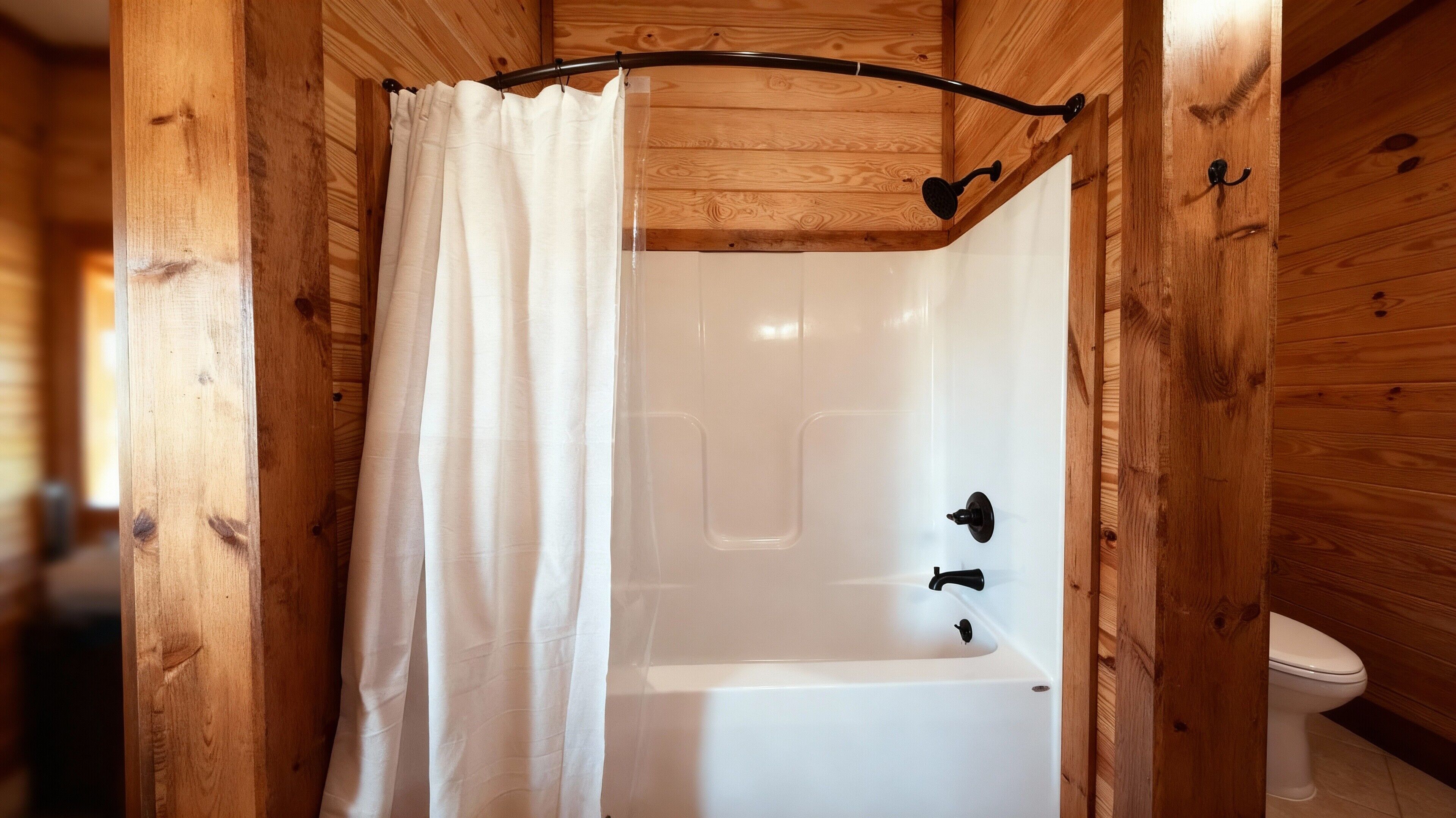 淋浴/盆浴组合、吹风机、毛巾、卫生纸