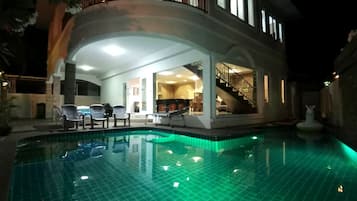 Piscine extérieure