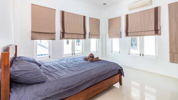 4 chambres, coffres-forts dans les chambres, bureau