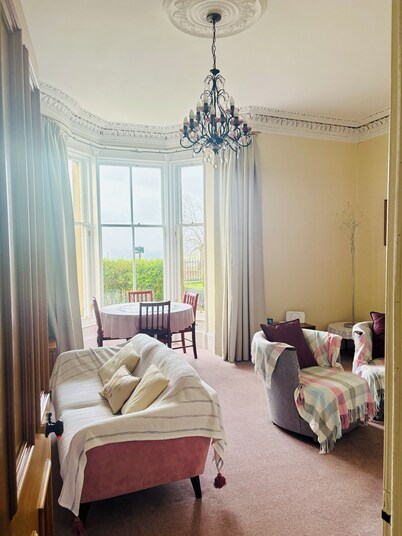 Heritage house in great location under Stirling castle, close to amenities.