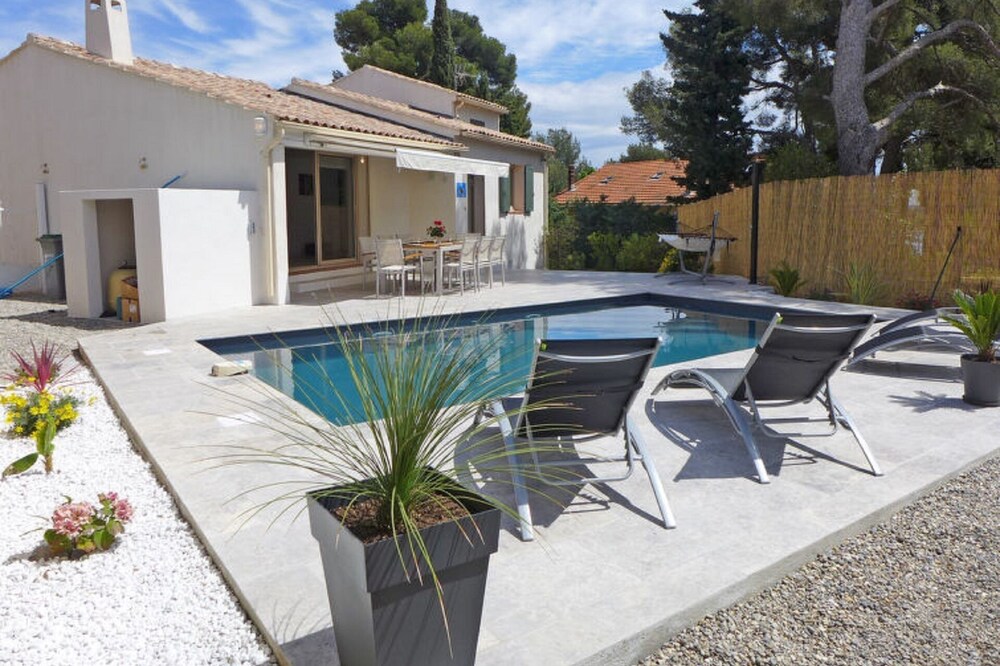 Bandol, Villa (8 people), private pool, garden, quiet, parking